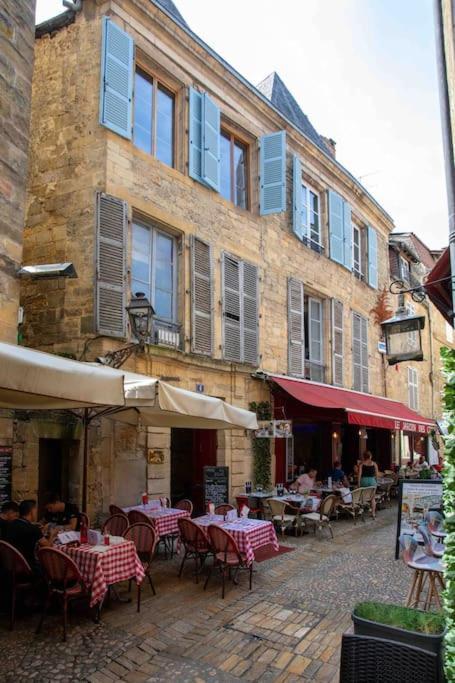 "Les Appartements De Betty A" Coeur Historique Sarlat-la-Caneda Bagian luar foto